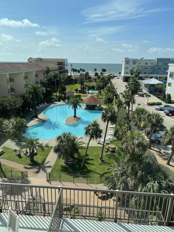 The Maravilla, Wonderful Pool/beach View, Newly Renovated, 3 Pools Corner Apartment