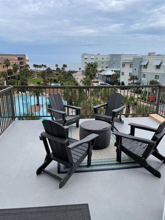 Apartment The Maravilla, Wonderful Pool/beach View, Newly Renovated, 3 Pools Corner