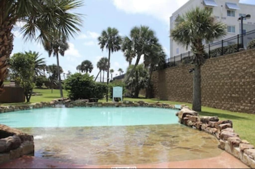 The Maravilla, Wonderful Pool/beach View, Newly Renovated, 3 Pools Corner Apartment