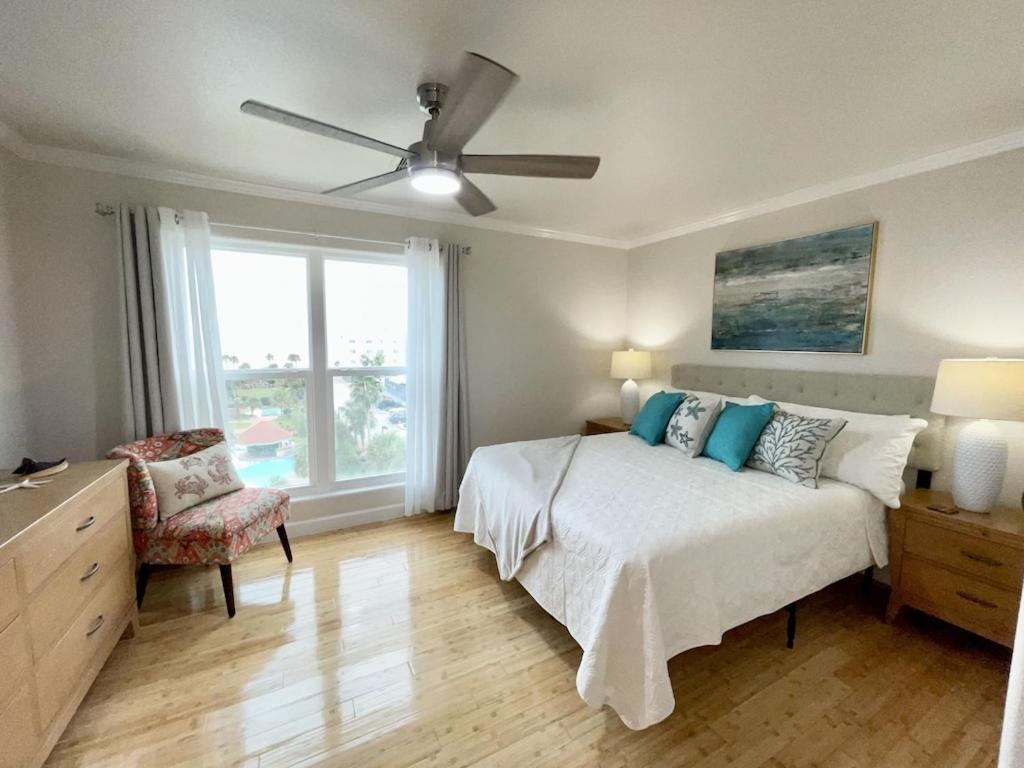 The Maravilla, Wonderful Pool/beach View, Newly Renovated, 3 Pools Corner Apartment Galveston