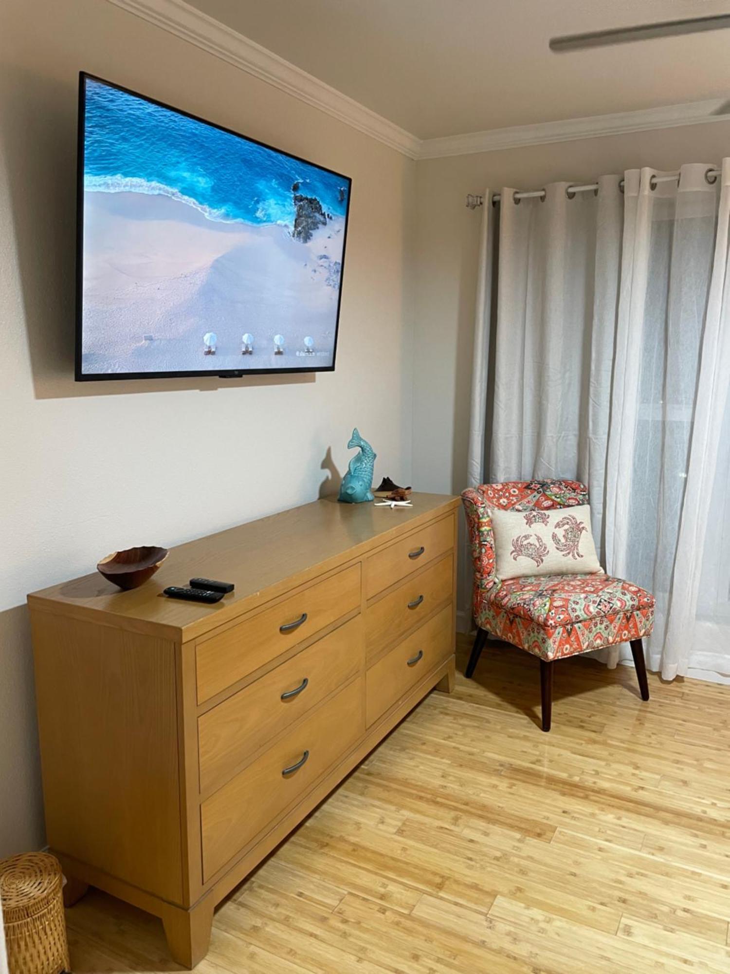 The Maravilla, Wonderful Pool/beach View, Newly Renovated, 3 Pools Corner Apartment *